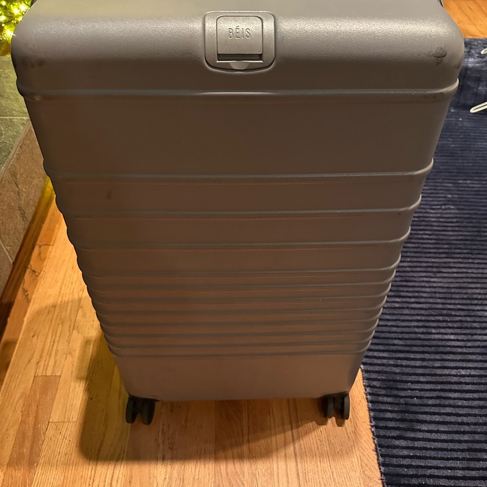 BÉIS Gray Rolling Suitcase